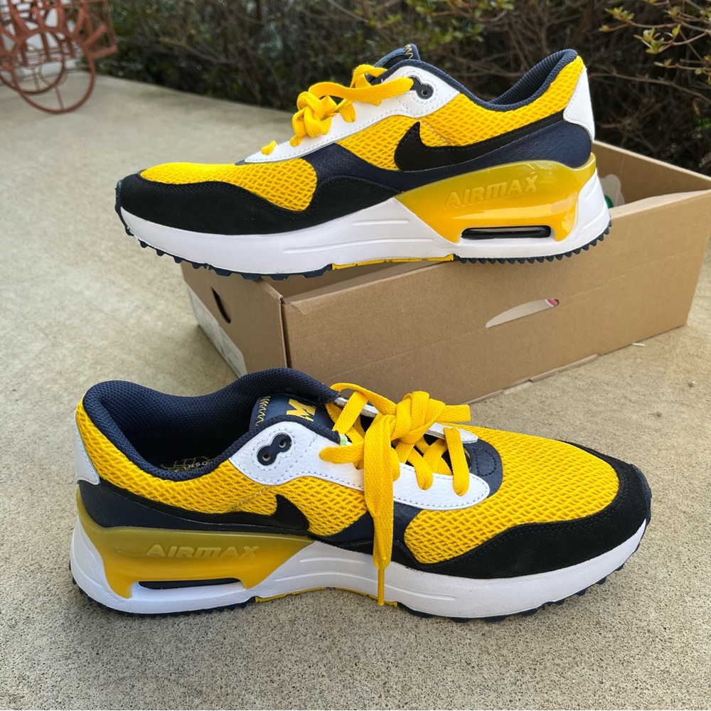 Nike Men's College Air Max SYSTM Michigan Sz 9 Shoes LV5 Maize-Navy NEW!